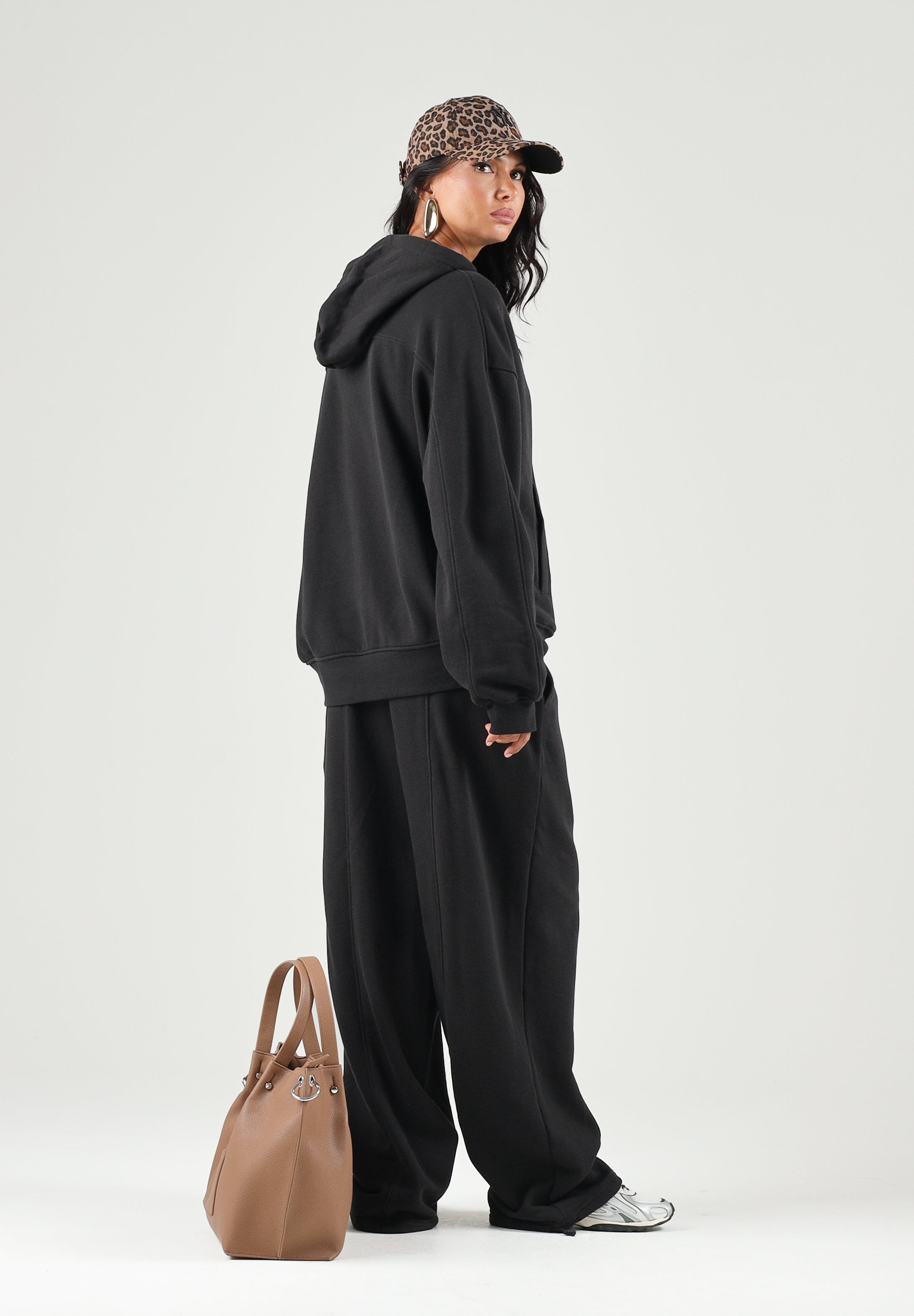 PUMA Pantaloni ESSENTIALS nero da donna con fondo aperto regolabile, cintola elasticizzata 636677 01 PUMA 