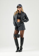 PUMA Giubbotto di jeans nero per donna con chiusura a zip integrale e tasche laterali. 636681 01 PUMA 