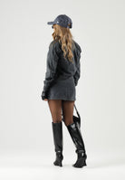 PUMA Giubbotto di jeans nero per donna con chiusura a zip integrale e tasche laterali. 636681 01 PUMA 