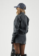 PUMA Giubbotto di jeans nero per donna con chiusura a zip integrale e tasche laterali. 636681 01 PUMA 