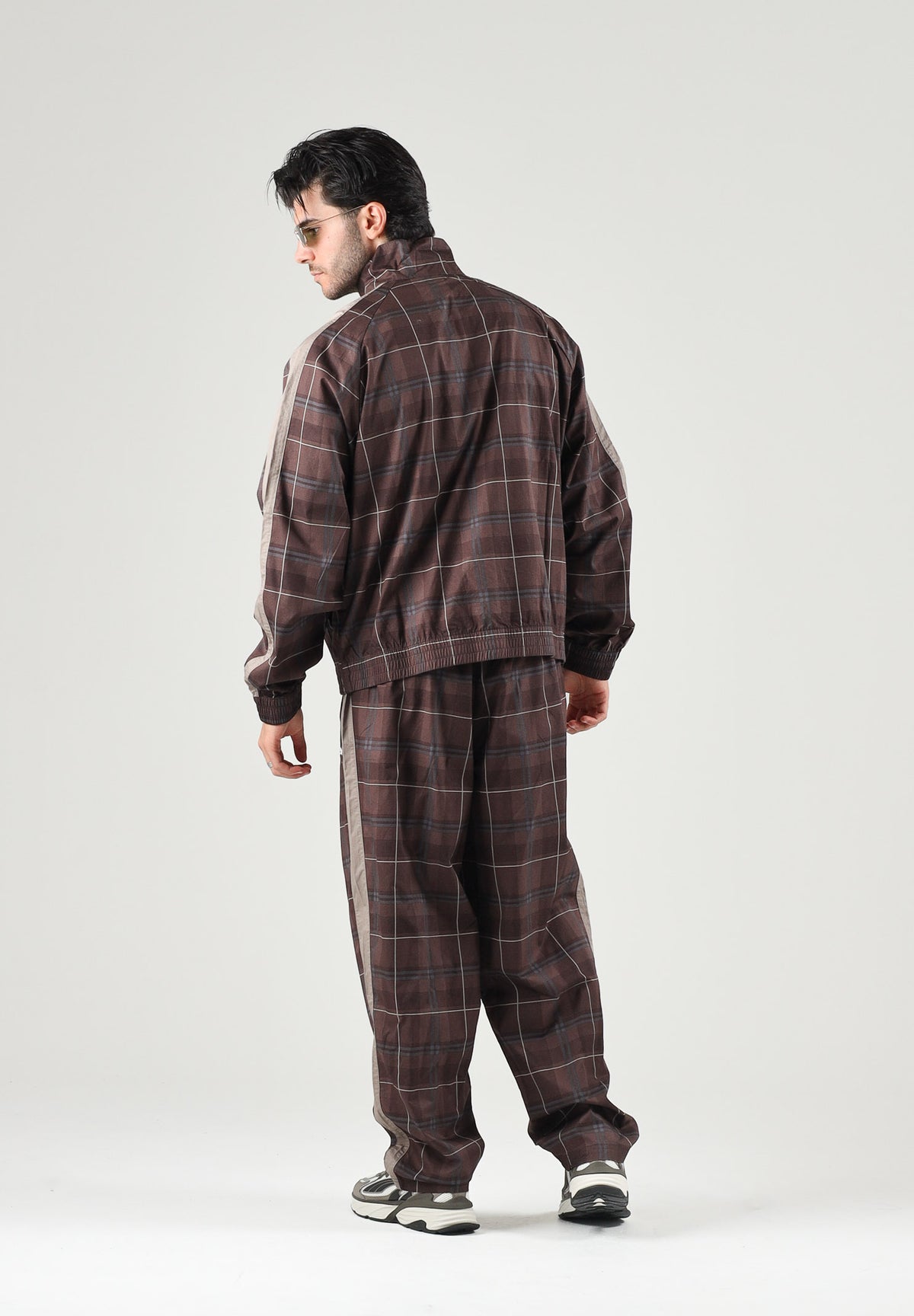 PUMA Giacca a vento PLAID TRACK JACKET marrone per uomo con motivo a quadri tartan, bande laterali a contrasto 636731 33 PUMA 