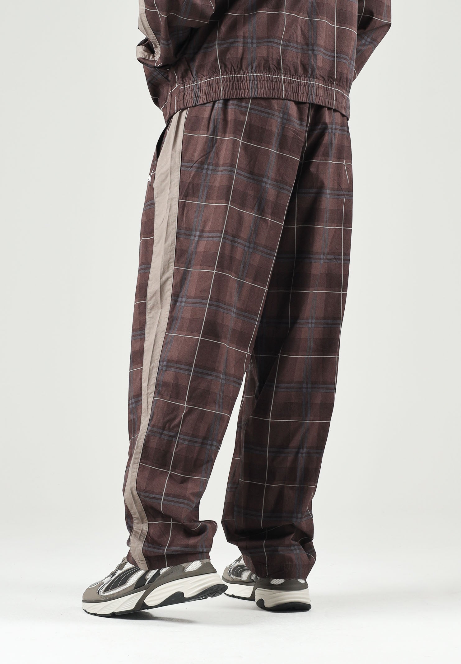 PUMA Pantalone PLAID TRACK PANTS marrone per uomo con fantasia tartan, bande laterali tono su tono 636732 33 PUMA 