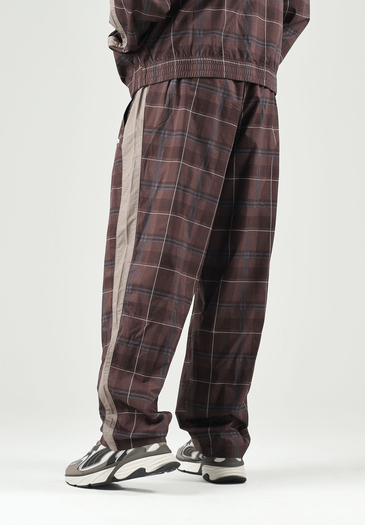 PUMA Pantalone PLAID TRACK PANTS marrone per uomo con fantasia tartan, bande laterali tono su tono 636732 33 PUMA 