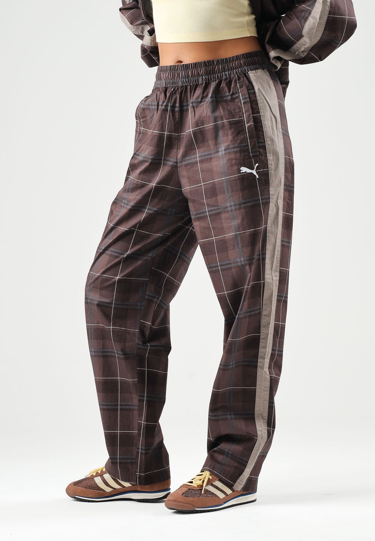 PUMA Pantaloni PLAID TRACK PANTS marrone per uomo e per donna con fantasia tartan, bande laterali tono su tono 636732 33 PUMA 