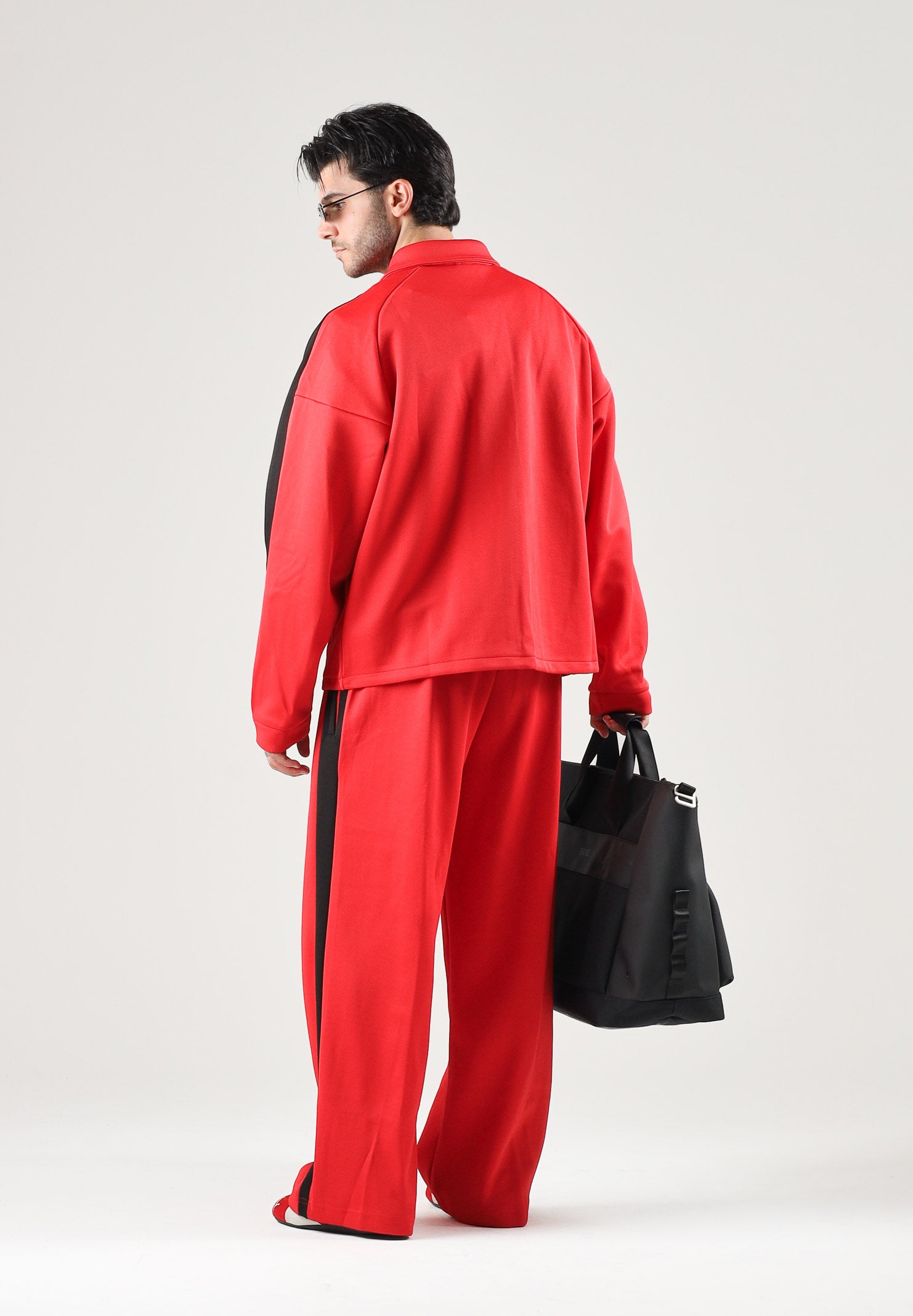 PUMA Pantaloni FERRARI RACE TRACK PANTS rosso da uomo con bande laterali nere e stemma della Scuderia Ferrari. 637056 02 PUMA 