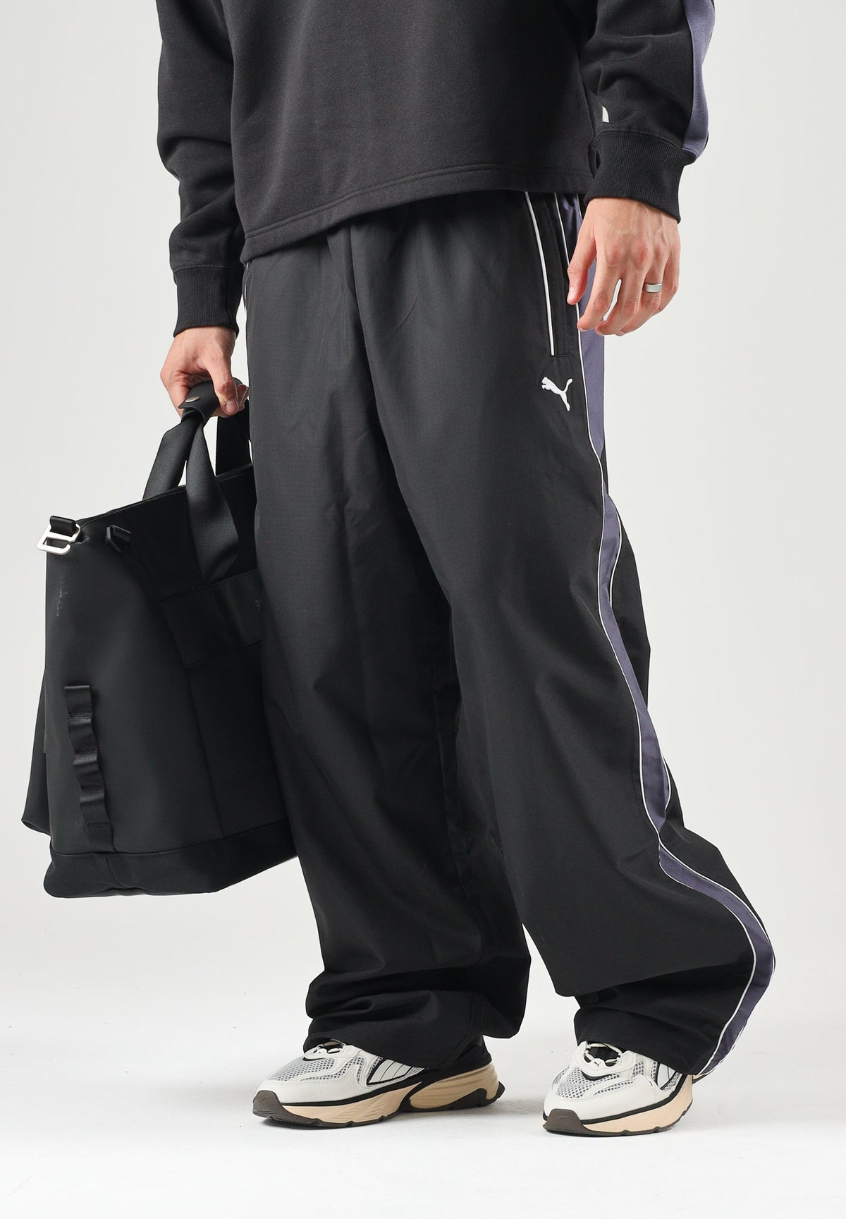 PUMA Pantalone nero da uomo con bande laterali e logo iconico 637378 01 PUMA 