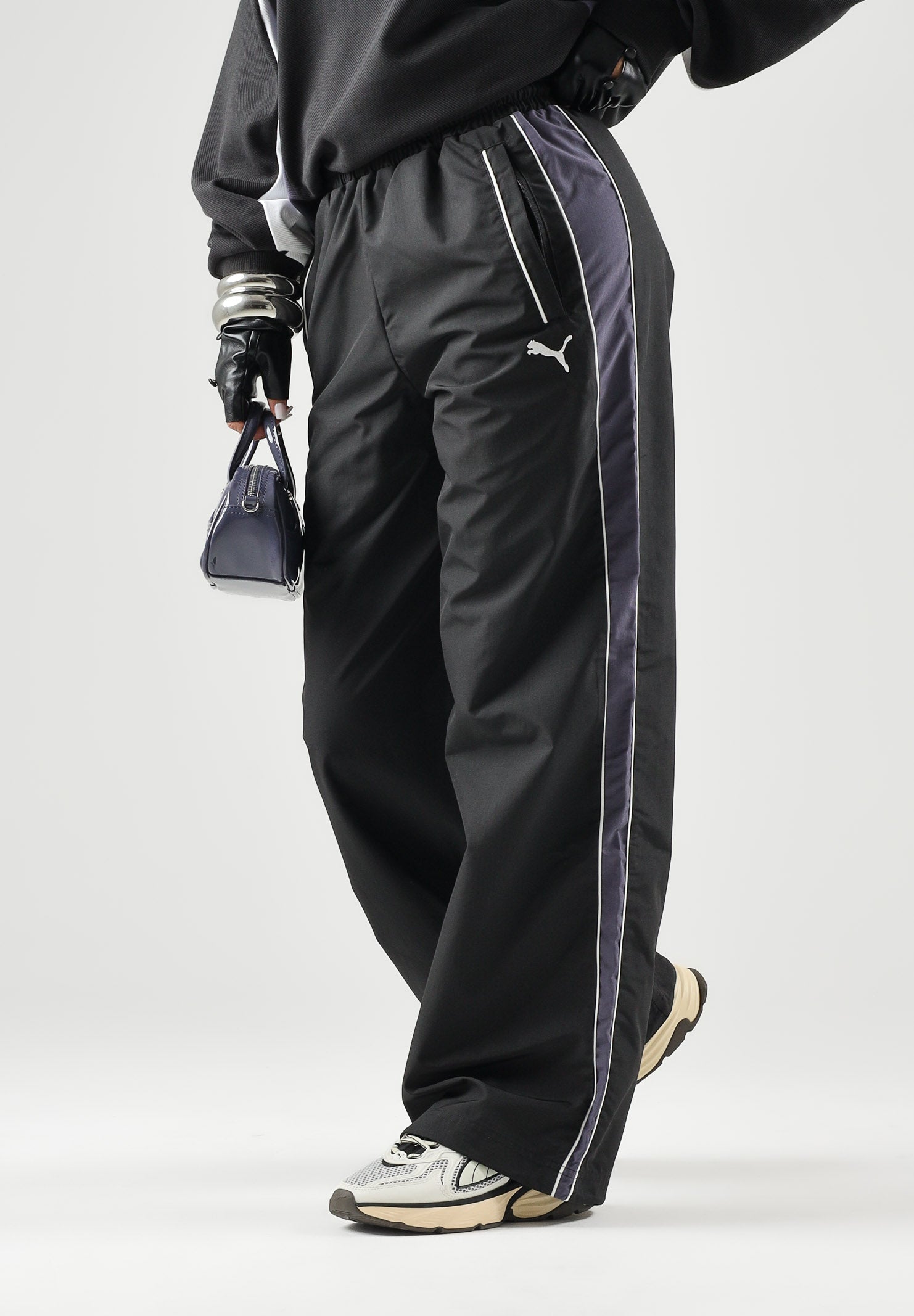 PUMA Pantalone STRAIGHT nero da uomo con bande laterali e logo iconico 637378 01 PUMA 