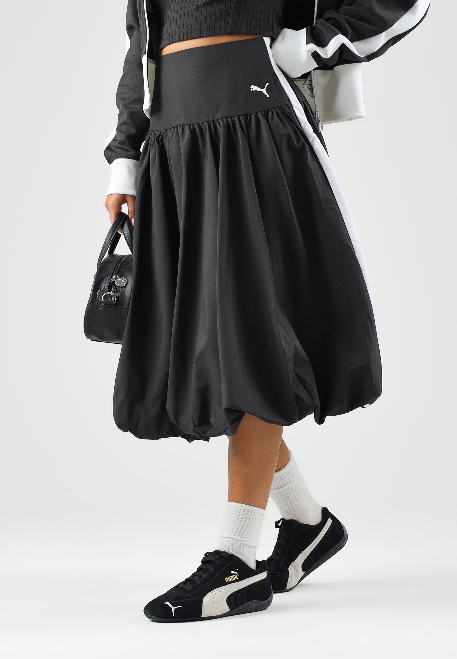 PUMA Gonna DARE TO BALLOON nera da donna con taglio a palloncino e logo PUMA Cat applicato. 637577 01 PUMA 