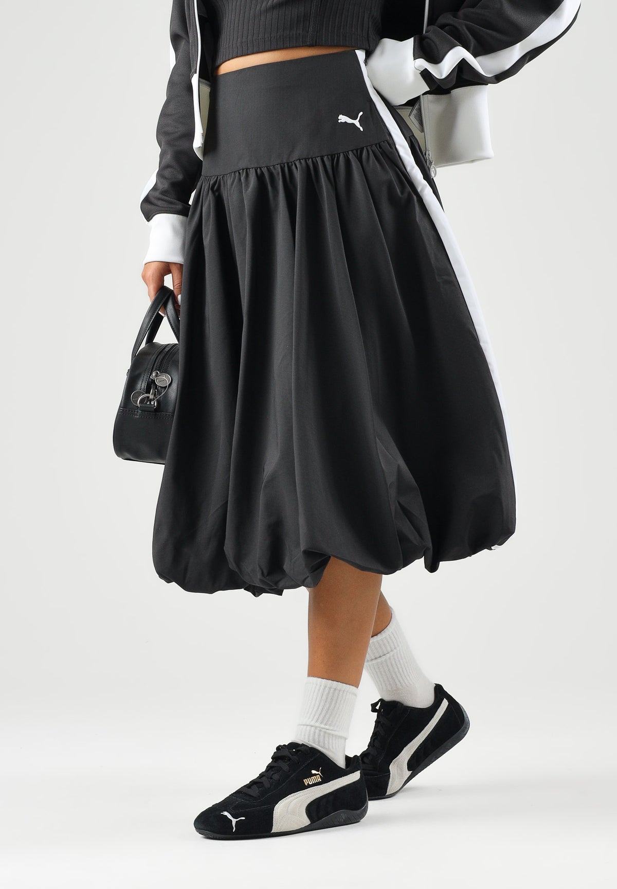 PUMA Gonna DARE TO BALLOON nera da donna con taglio a palloncino e logo PUMA Cat applicato. 637577 01 PUMA 