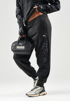 PUMA Pantalone DARE TO PRINTED  nero per donna con dettagli animalier sui fianchi e caviglie elasticizzate. 637612 01 PUMA 