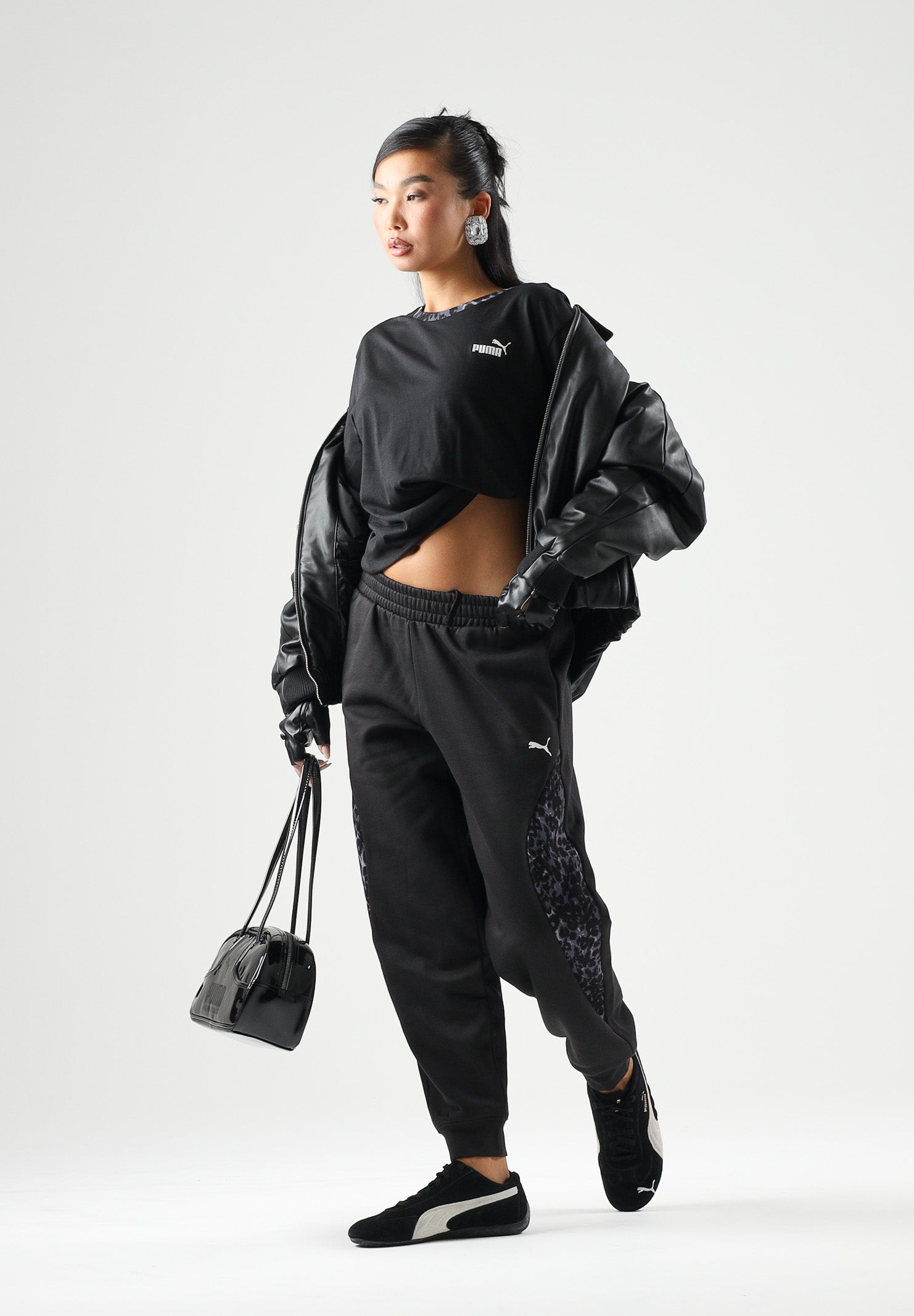 PUMA Pantalone DARE TO PRINTED  nero per donna con dettagli animalier sui fianchi e caviglie elasticizzate. 637612 01 PUMA 