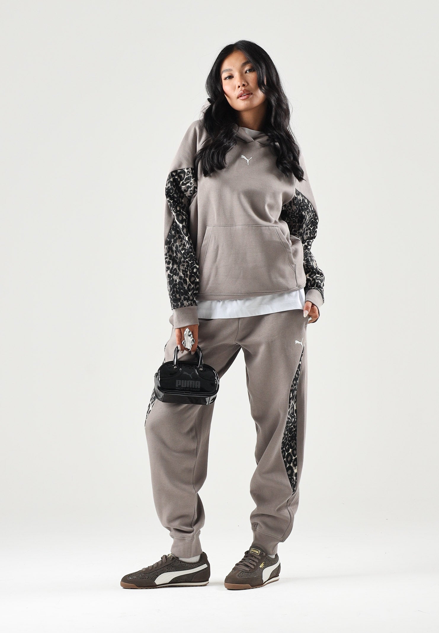 PUMA Pantalone DARE TO PRINTED beige per donna con dettagli animalier sui fianchi e caviglie elasticizzate. 637612 81 PUMA 