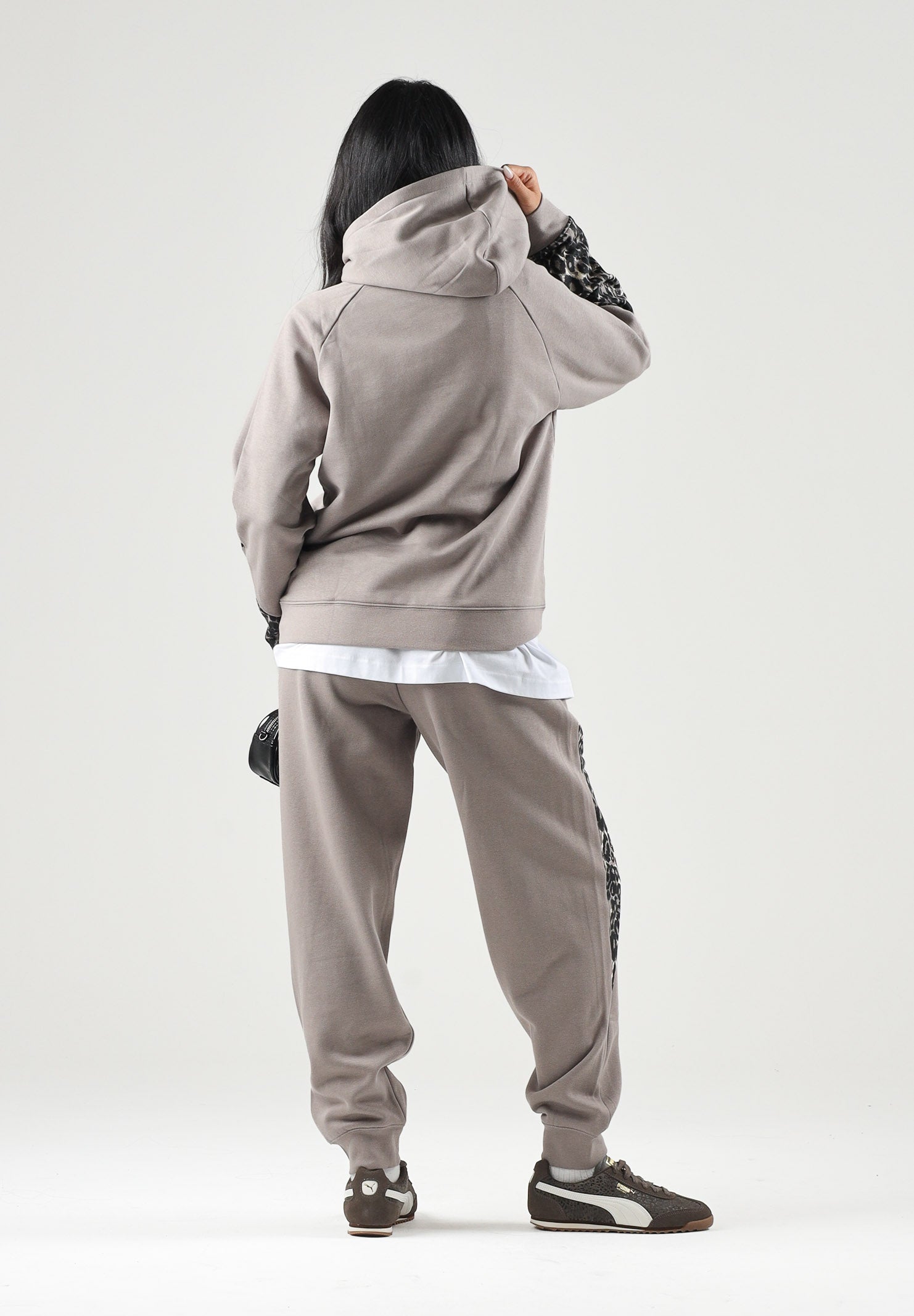 PUMA Pantalone DARE TO PRINTED beige per donna con dettagli animalier sui fianchi e caviglie elasticizzate. 637612 81 PUMA 