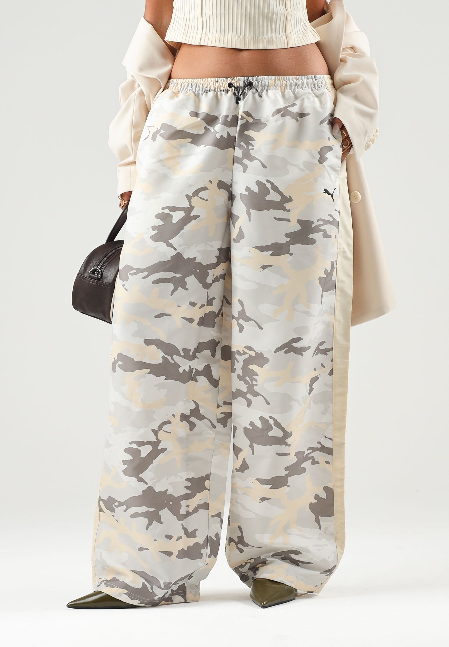 PUMA Pantalone DARE TO CAMO giallo da donna con motivo mimetico sfumato 638346 88 PUMA 