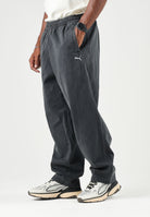 PUMA Pantaloni  ARCHIVE RELAXED WASHED nero per uomo e donna con fondo dritto e tasche laterali 638361 01 PUMA 