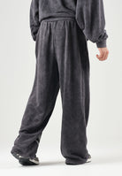 PUMA Pantaloni DARE TO WASHED grigio antracite per uomo con finitura effetto vissuto e maxi grafica 638731 01 PUMA 
