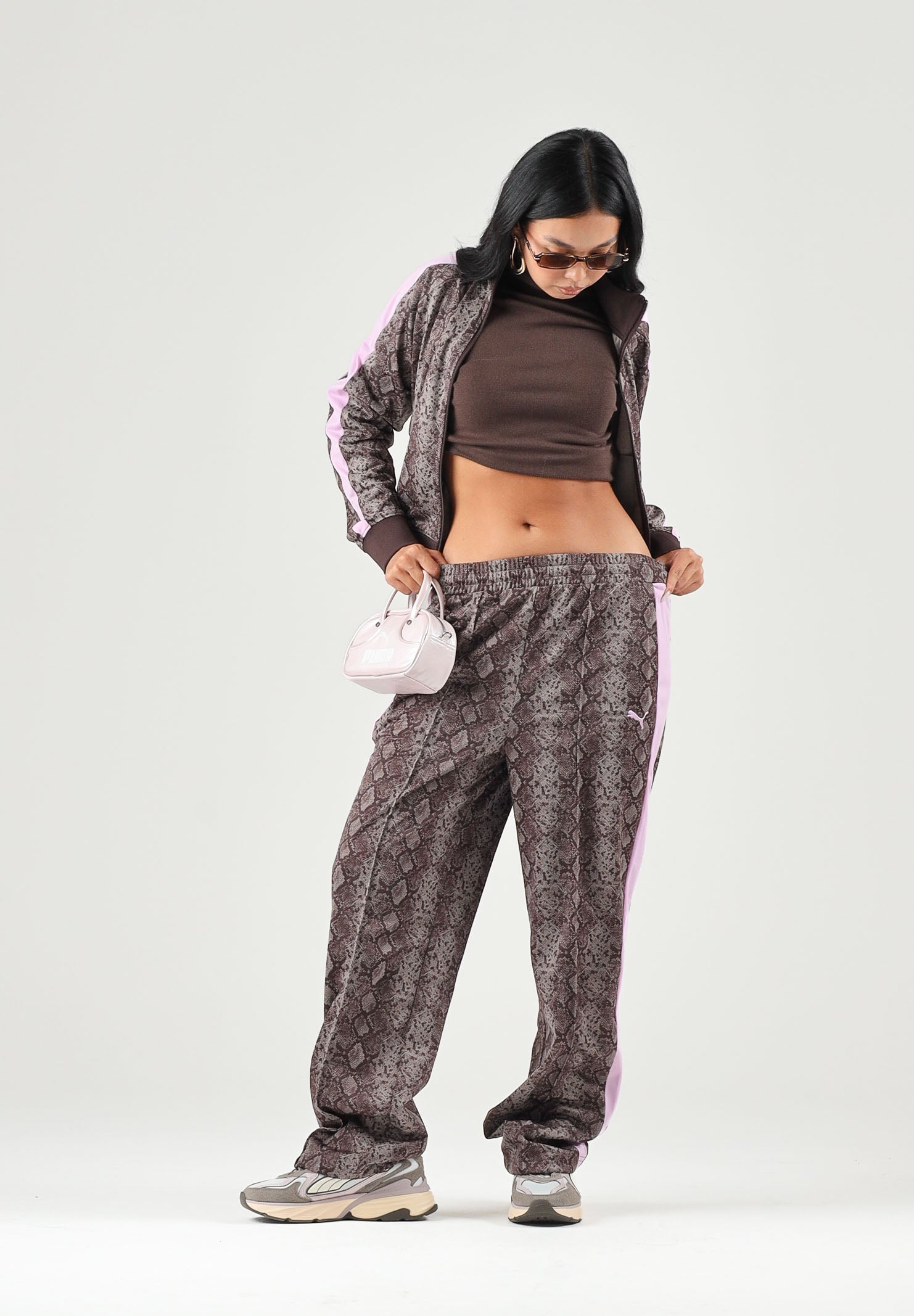 PUMA Pantalone PYTHON PRINT TRACK PANTS marrone e rosa da donna con stampa pitonata 638733 33 PUMA 
