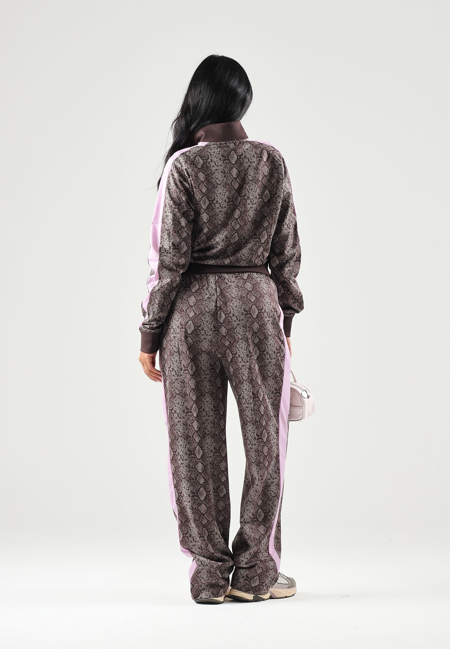 PUMA Pantalone PYTHON PRINT TRACK PANTS marrone e rosa da donna con stampa pitonata 638733 33 PUMA 