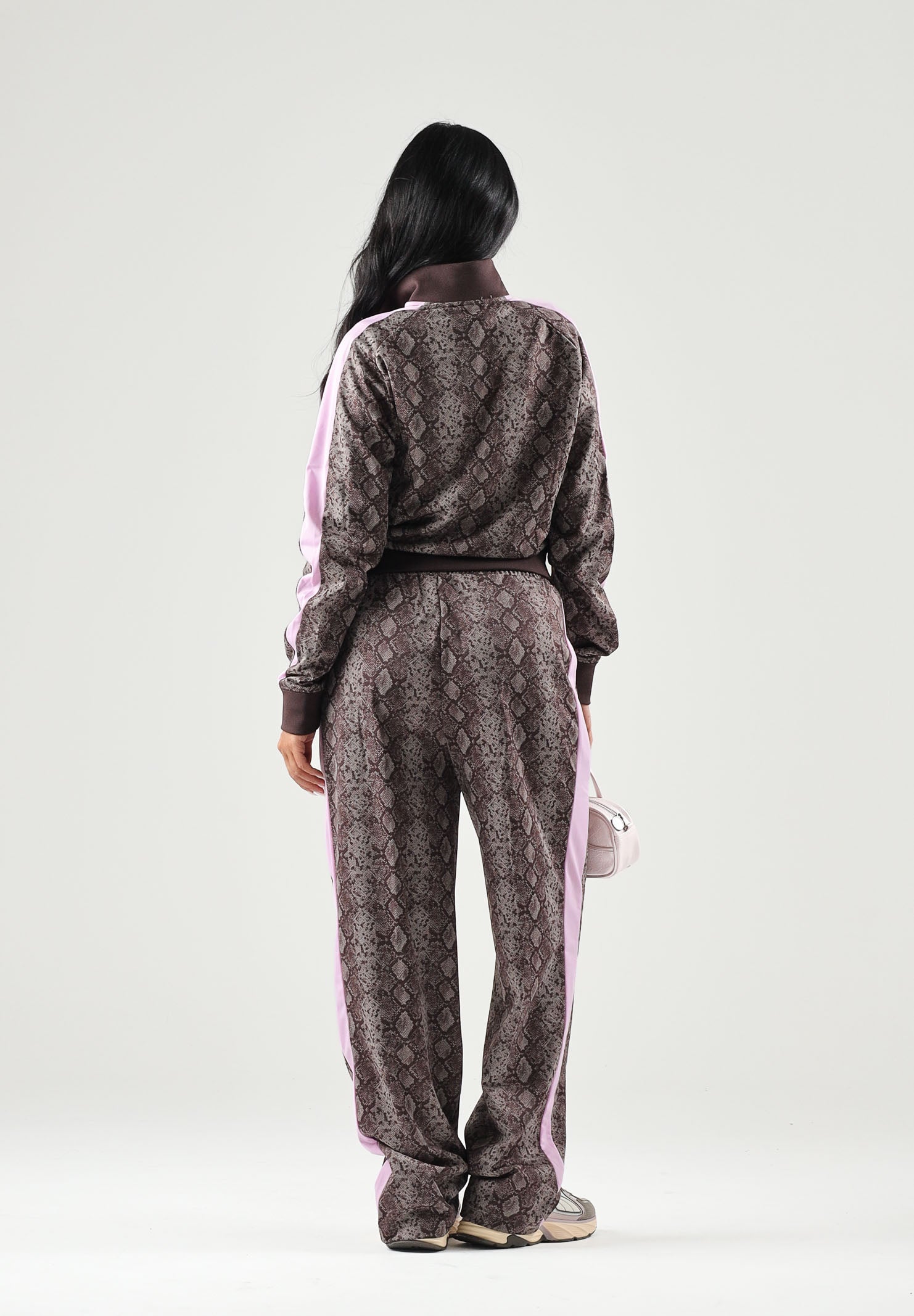 PUMA Felpa con zip PYTHON PRINT TRACK JACKET marrone e rosa da donna con fantasia pitonata 638737 33 PUMA 