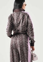 PUMA Felpa con zip PYTHON PRINT TRACK JACKET marrone e rosa da donna con fantasia pitonata 638737 33 PUMA 