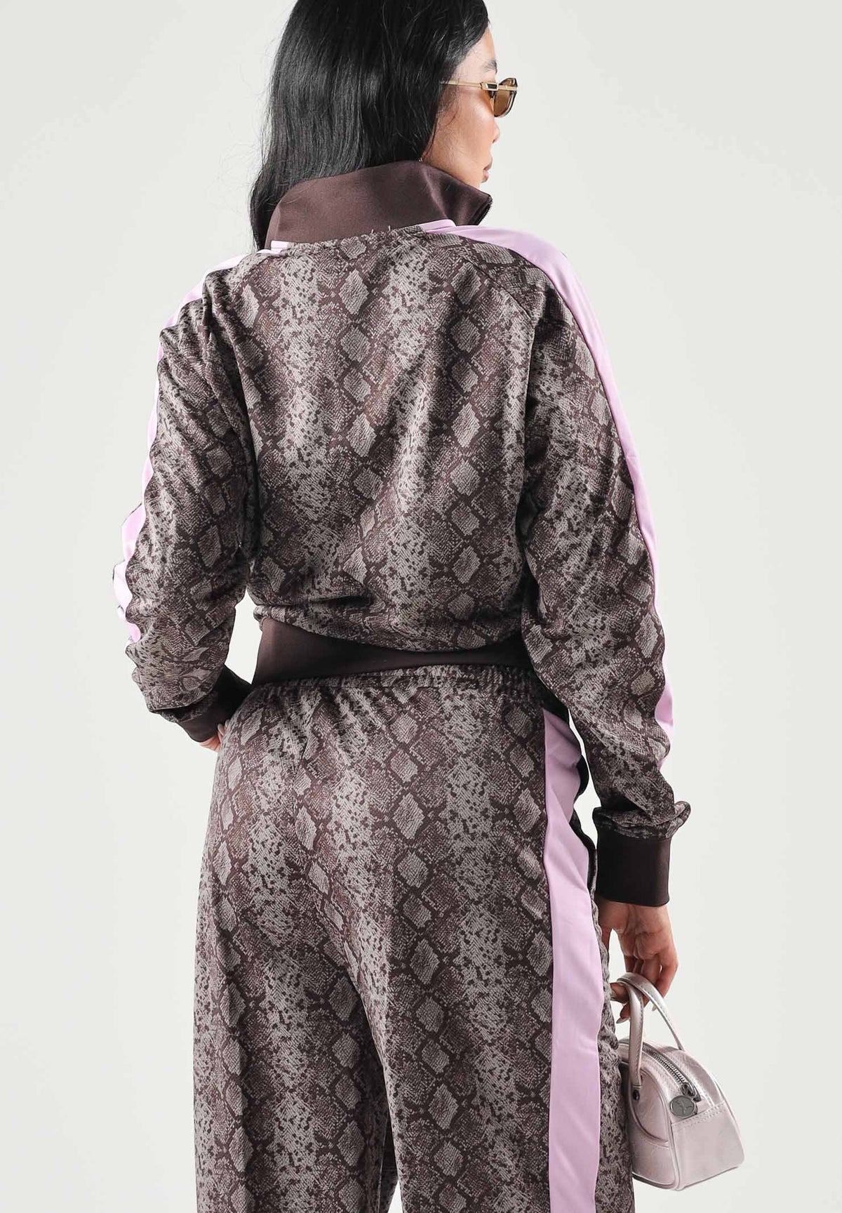 PUMA Felpa con zip PYTHON PRINT TRACK JACKET marrone e rosa da donna con fantasia pitonata 638737 33 PUMA 