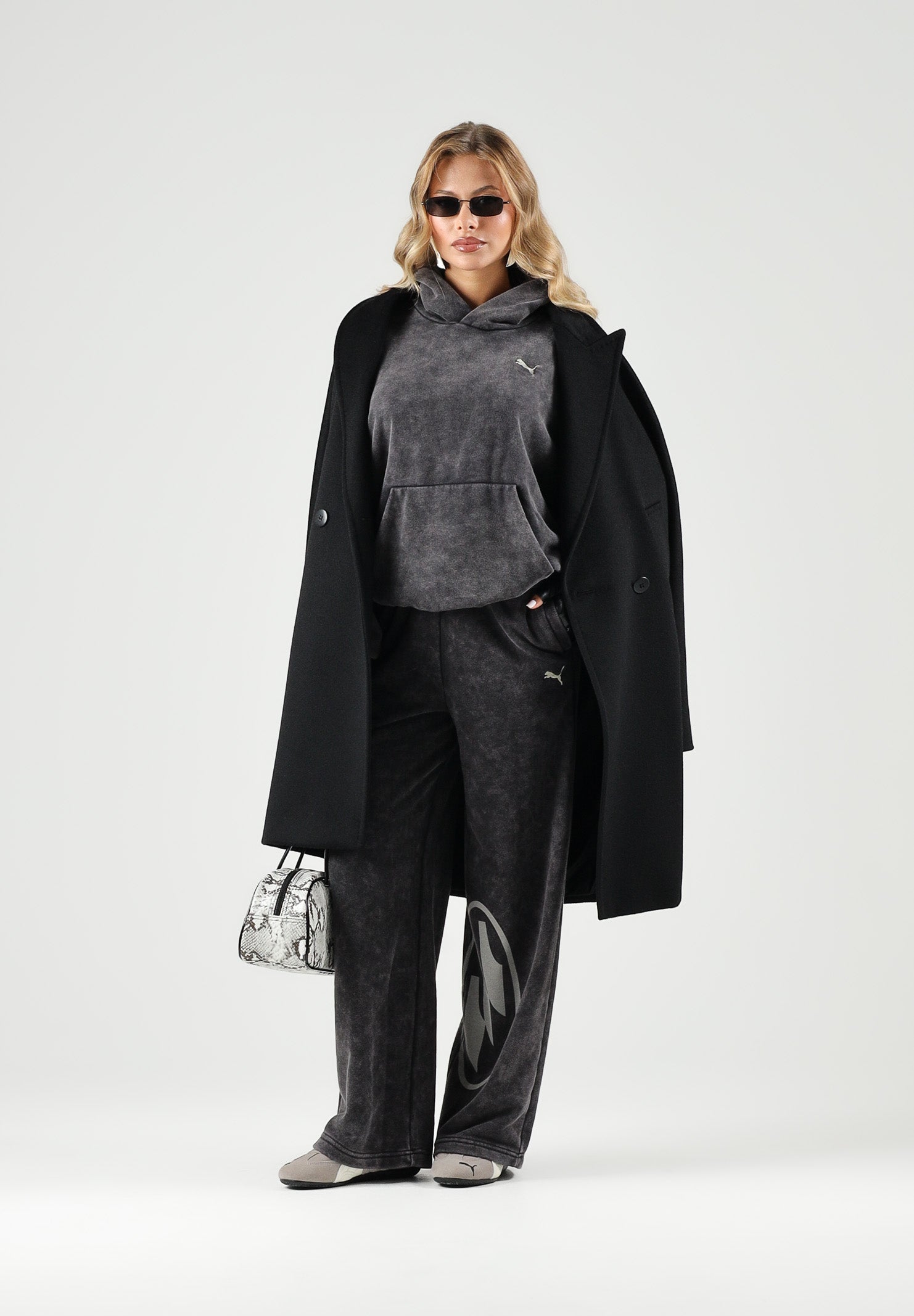 PUMA Felpa con cappuccio DARE TO WASHED nera per uomo e donna con trattamento di lavaggio vintage 638738 01 PUMA 
