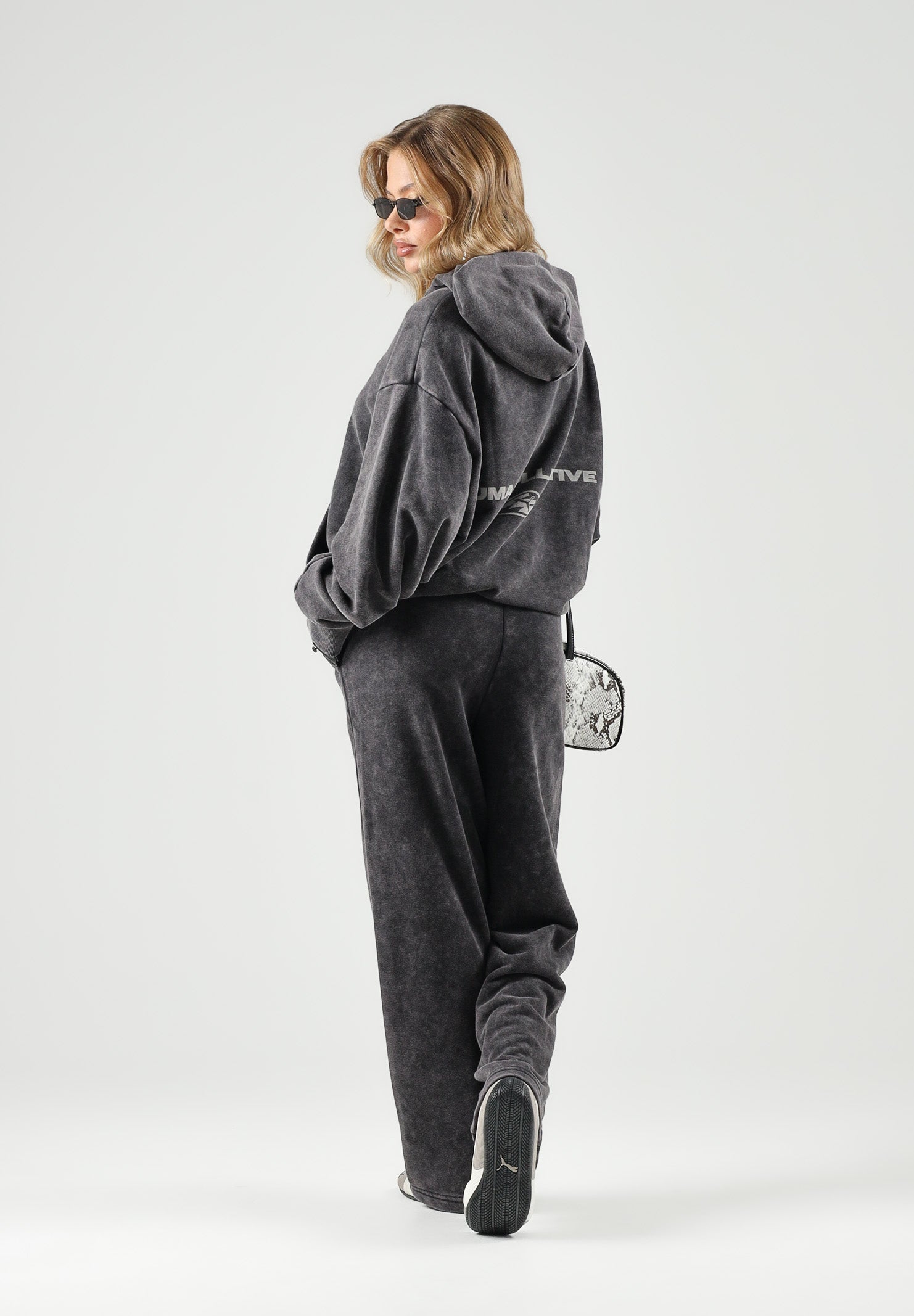 PUMA Felpa con cappuccio DARE TO WASHED nera per uomo e donna con trattamento di lavaggio vintage 638738 01 PUMA 