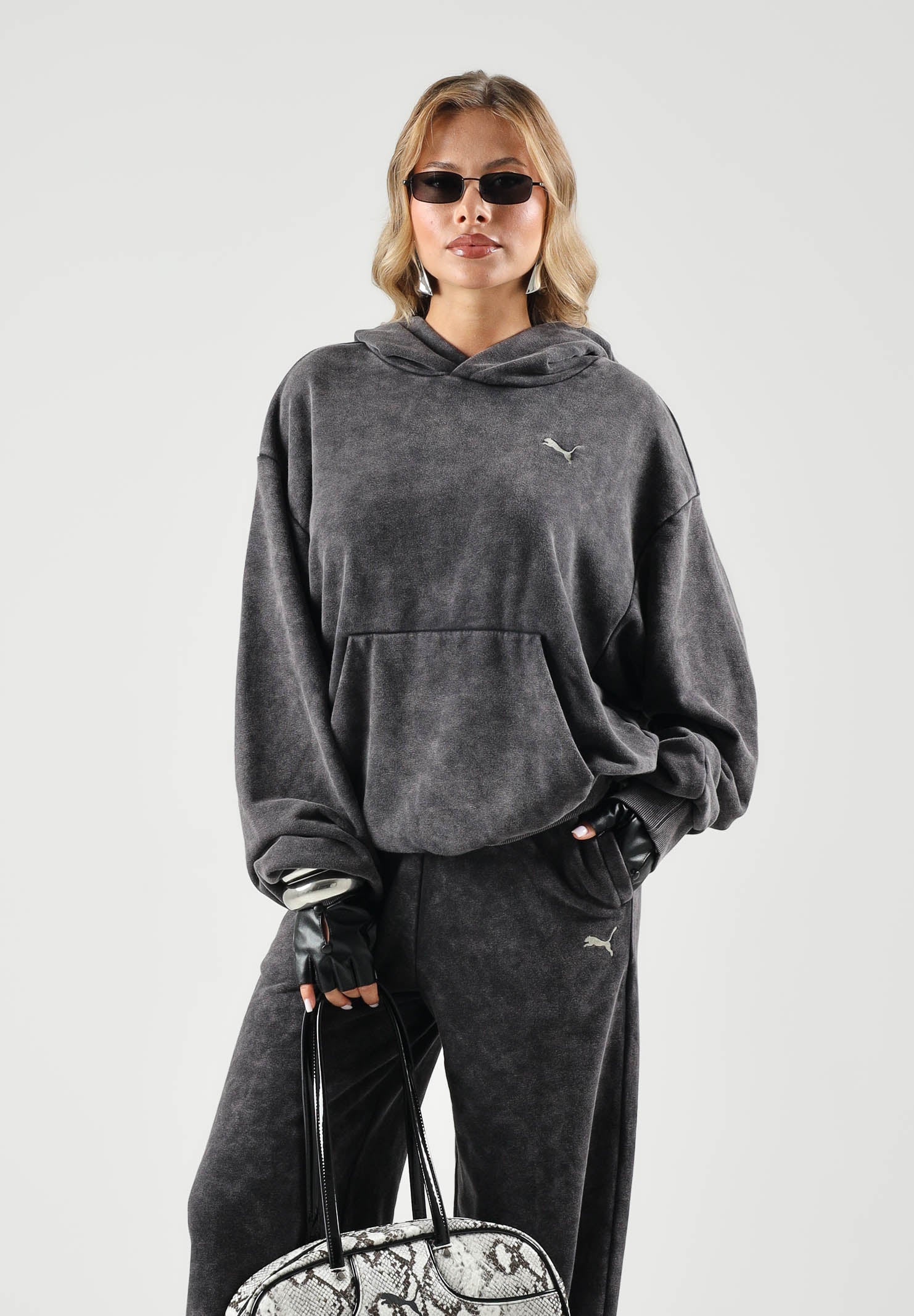 PUMA Felpa con cappuccio DARE TO WASHED nera per uomo e donna con trattamento di lavaggio vintage 638738 01 PUMA 
