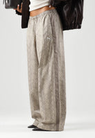 PUMA Pantaloni T7 RELAXED SNAKE beige da donna con motivo animalier e laccetti sul fondo 638743 81 PUMA 