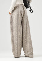 PUMA Pantaloni T7 RELAXED SNAKE beige da donna con motivo animalier e laccetti sul fondo 638743 81 PUMA 