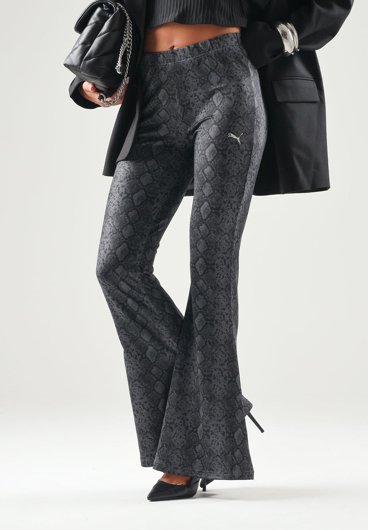 PUMA Leggings CLASSICS PYTHON  nero per donna con trama pitonata tono su tono 638750 01 PUMA 