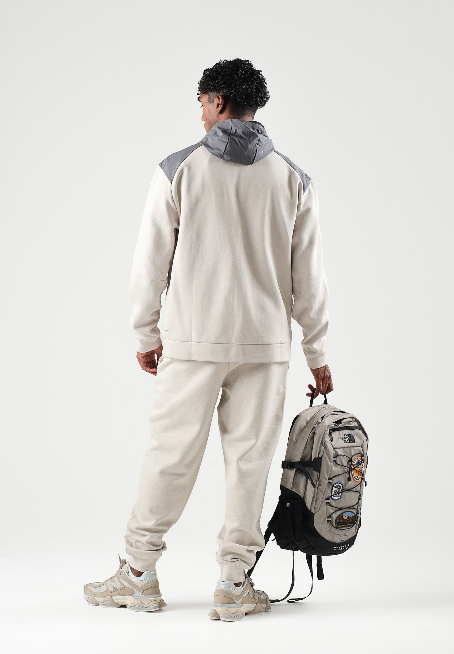 PUMA Pantaloni sportivi ESS Small beige da uomo con caviglie elasticizzate e fascia in vita. 684713 92 PUMA 