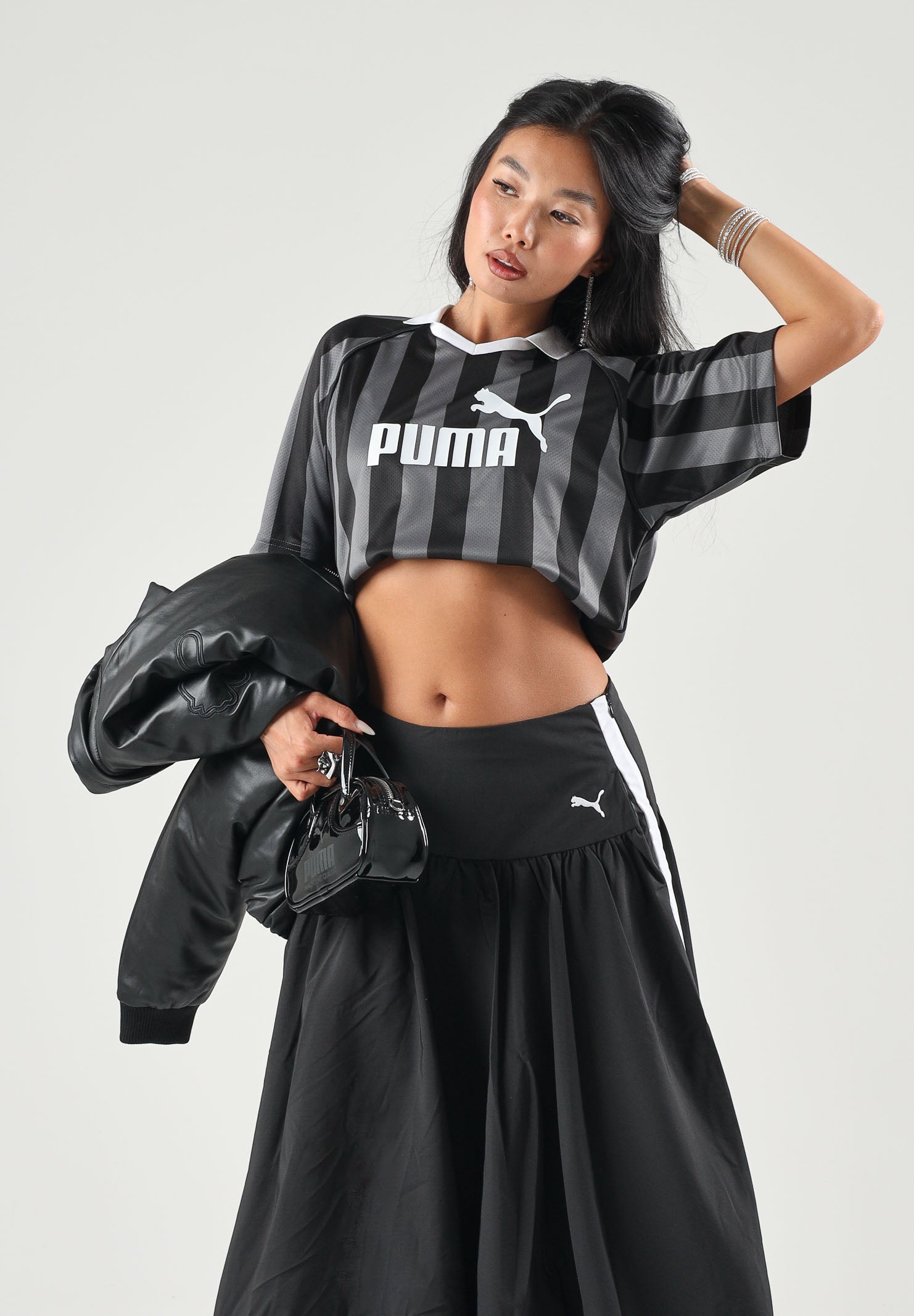 PUMA Polo a manica corta ESS Jersey nera da donna con logo iconico frontale 691702 01 PUMA 