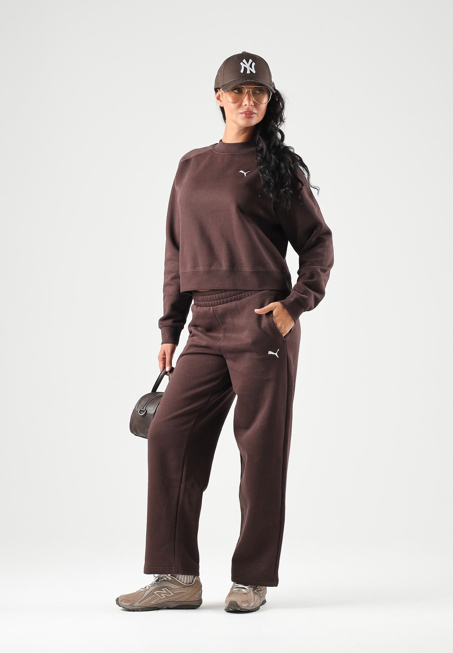 PUMA Tuta DOWNTOWN SWEATSUIT marrone per donna con mini logo iconico laterale 693995 33 PUMA 