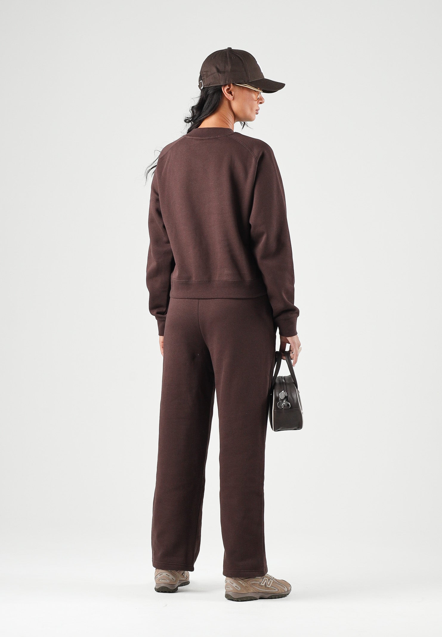 PUMA Tuta DOWNTOWN SWEATSUIT marrone per donna con mini logo iconico laterale 693995 33 PUMA 