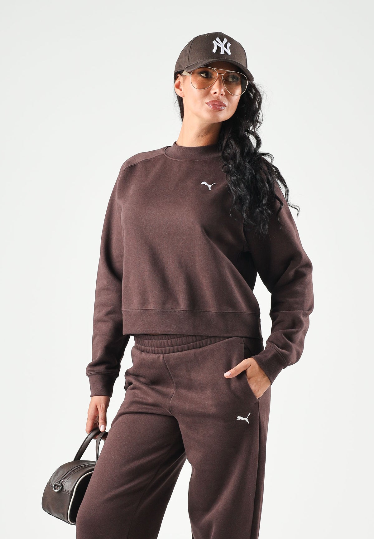 PUMA Tuta DOWNTOWN SWEATSUIT marrone per donna con mini logo iconico laterale 693995 33 PUMA 