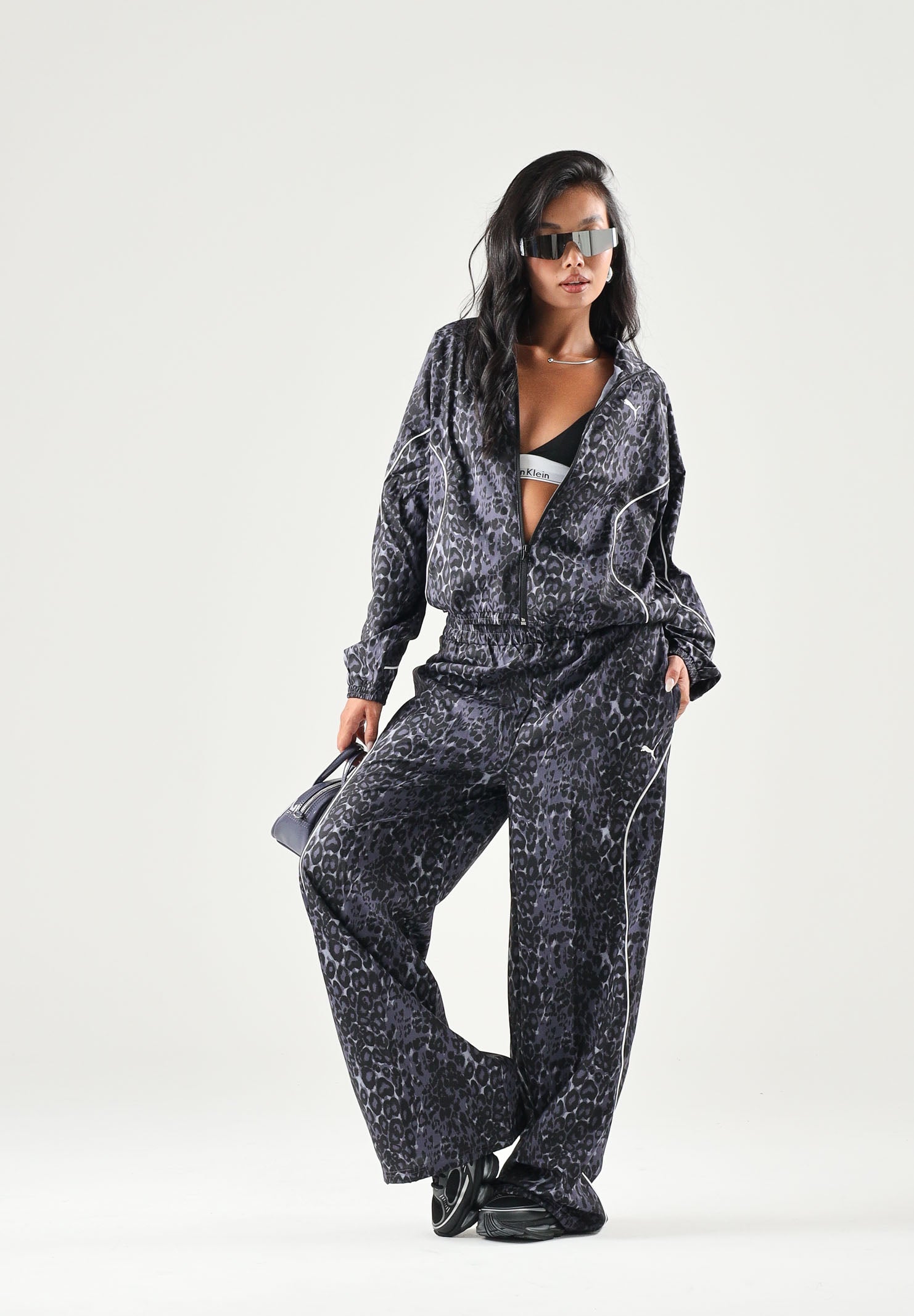 PUMA Giacca a vento RUN WOVEN grigia da donna con stampa grafica all-over e chiusura zippata. 694004 35 PUMA 