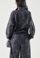 PUMA Giacca a vento RUN WOVEN grigia da donna con stampa grafica all-over e chiusura zippata. 694004 35 PUMA 