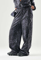 PUMA Pantalone RUN WOVEN PANTS grigio per donna con trama grafica, vita elastica e fondo stringabile. 694005 35 PUMA 