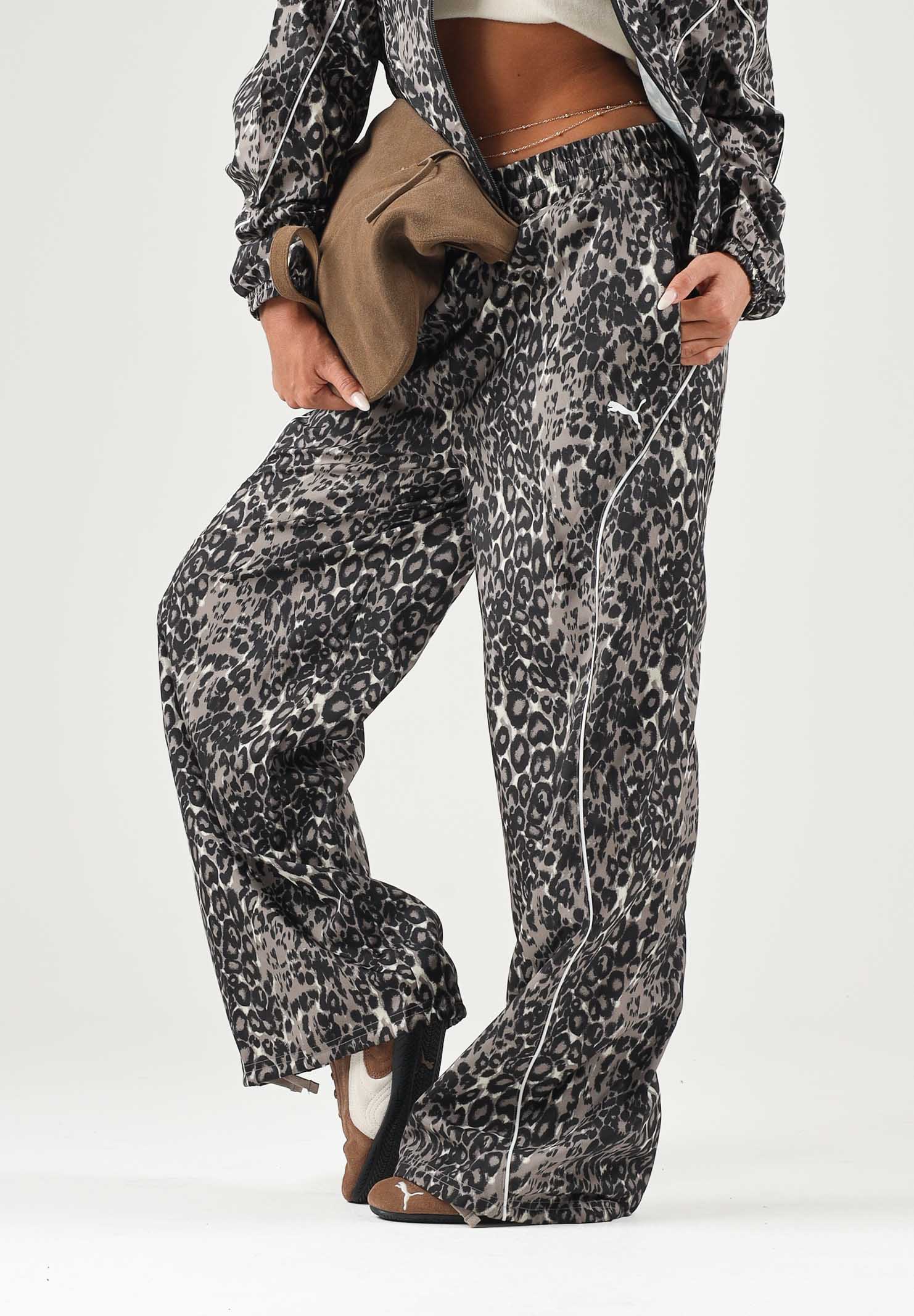 PUMA Pantalone RUN WOVEN PANTS beige per donna con trama grafica, vita elastica e fondo stringabile. 694005 81 PUMA 