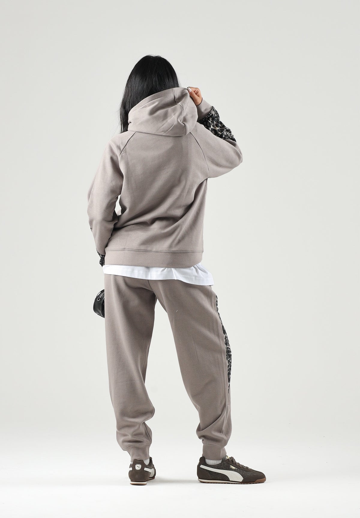 PUMA Felpa con cappuccio RUN HOODIE beige  da donna con inserti manica stampati 694007 81 PUMA 