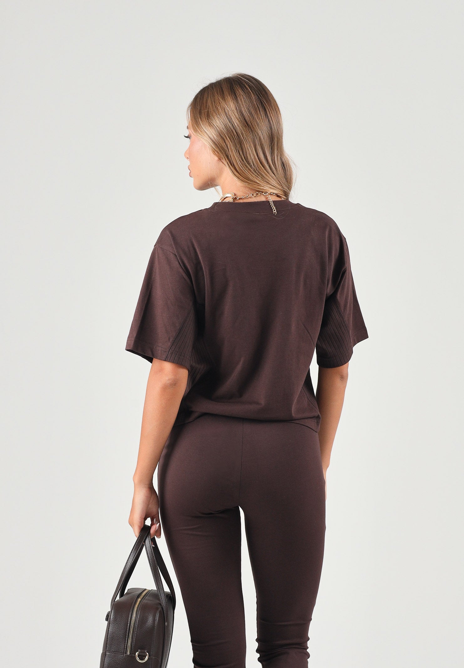 PUMA T-shirt RELAXED marrone da donna taglio cropped con maniche ampie e spacchetti laterali. 694030 33 PUMA 