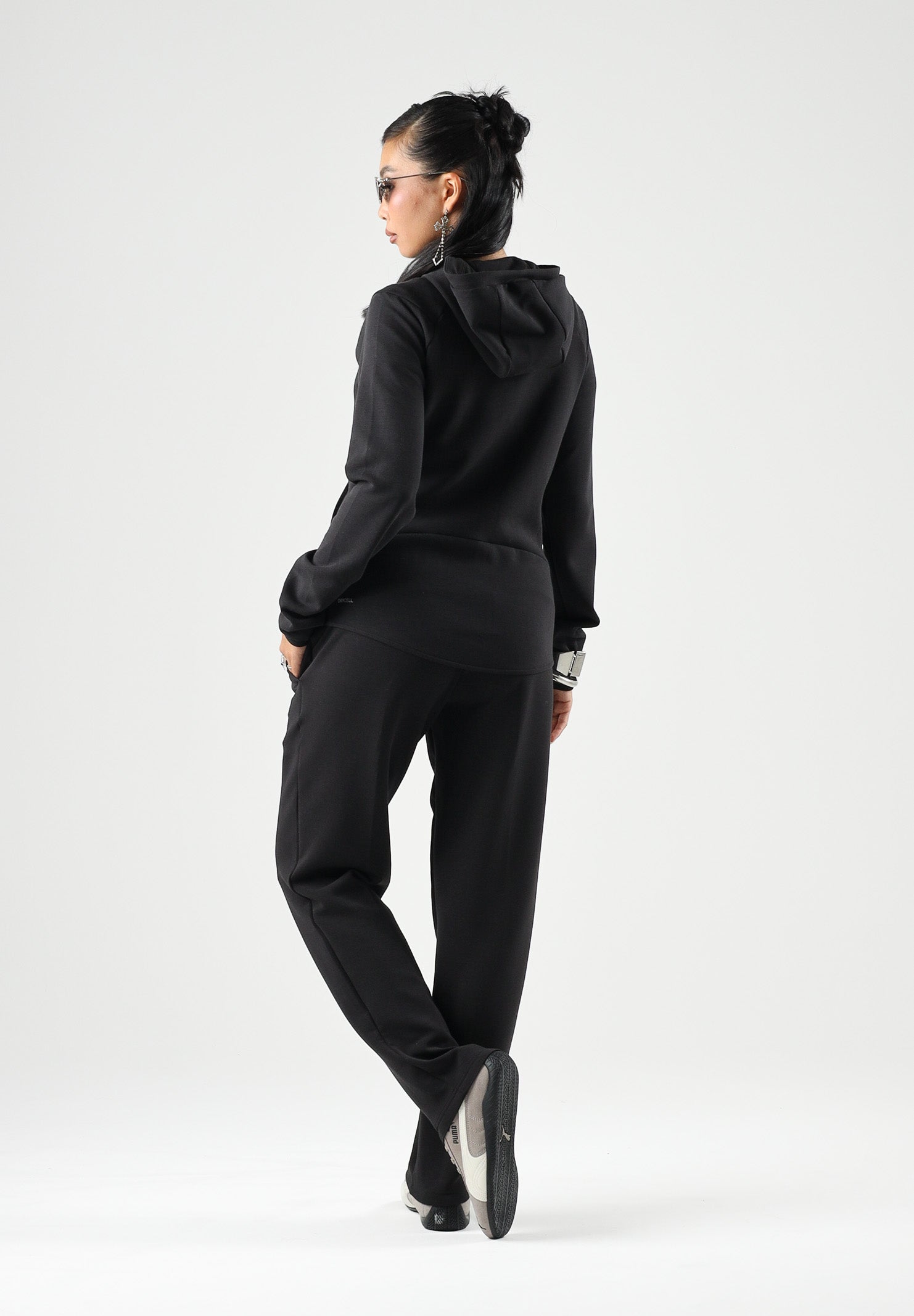 PUMA Felpa con zip EVOSTIPE FULL-ZIP HOODIE nero da donna con cappuccio integrato e tasche oblique. 694039 01 PUMA 