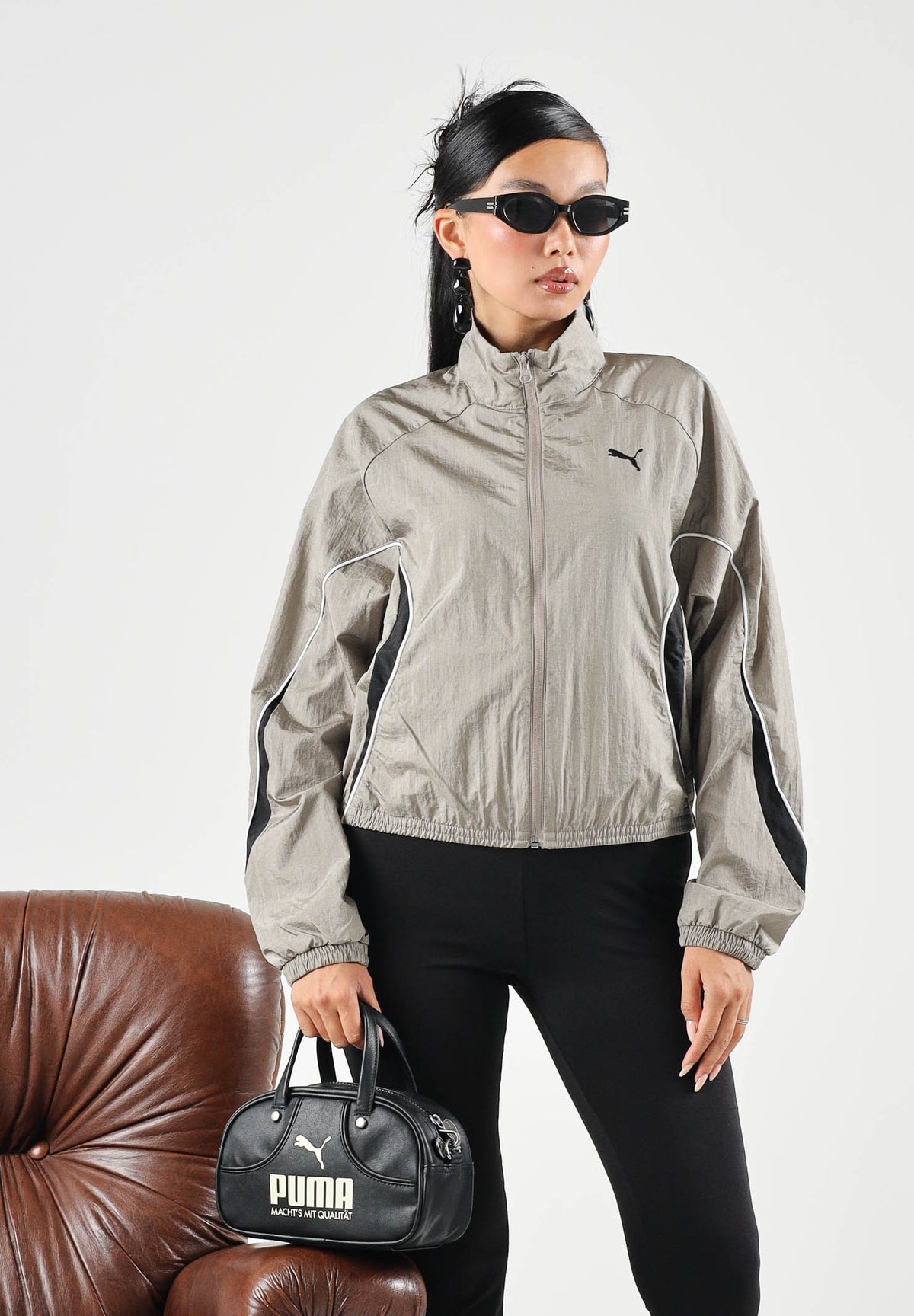 PUMA Giacca a vento DARE TO WOVEN TRACK  beige da donna con dettagli a contrasto e collo alto 694049 81 PUMA 
