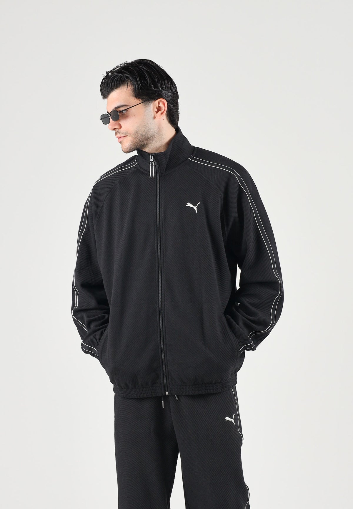 PUMA Felpa con zip TRACK JACKET nero da uomo con profilo bicolore e colletto rialzato. 694298 01 PUMA 