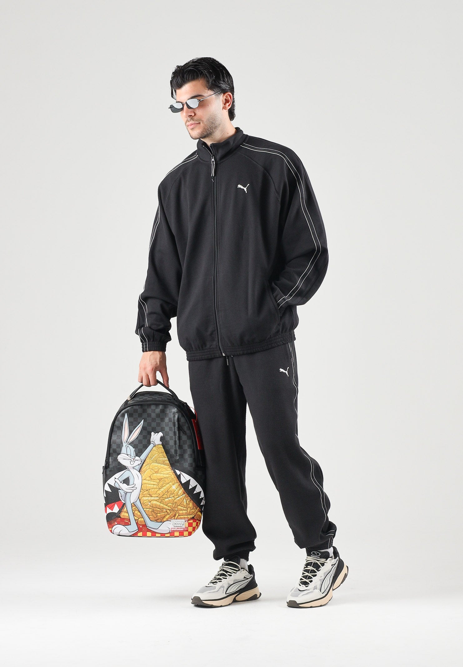 PUMA Pantaloni TRACK PANTS neri da uomo con profili laterali e fondo con polsino. 694300 01 PUMA 