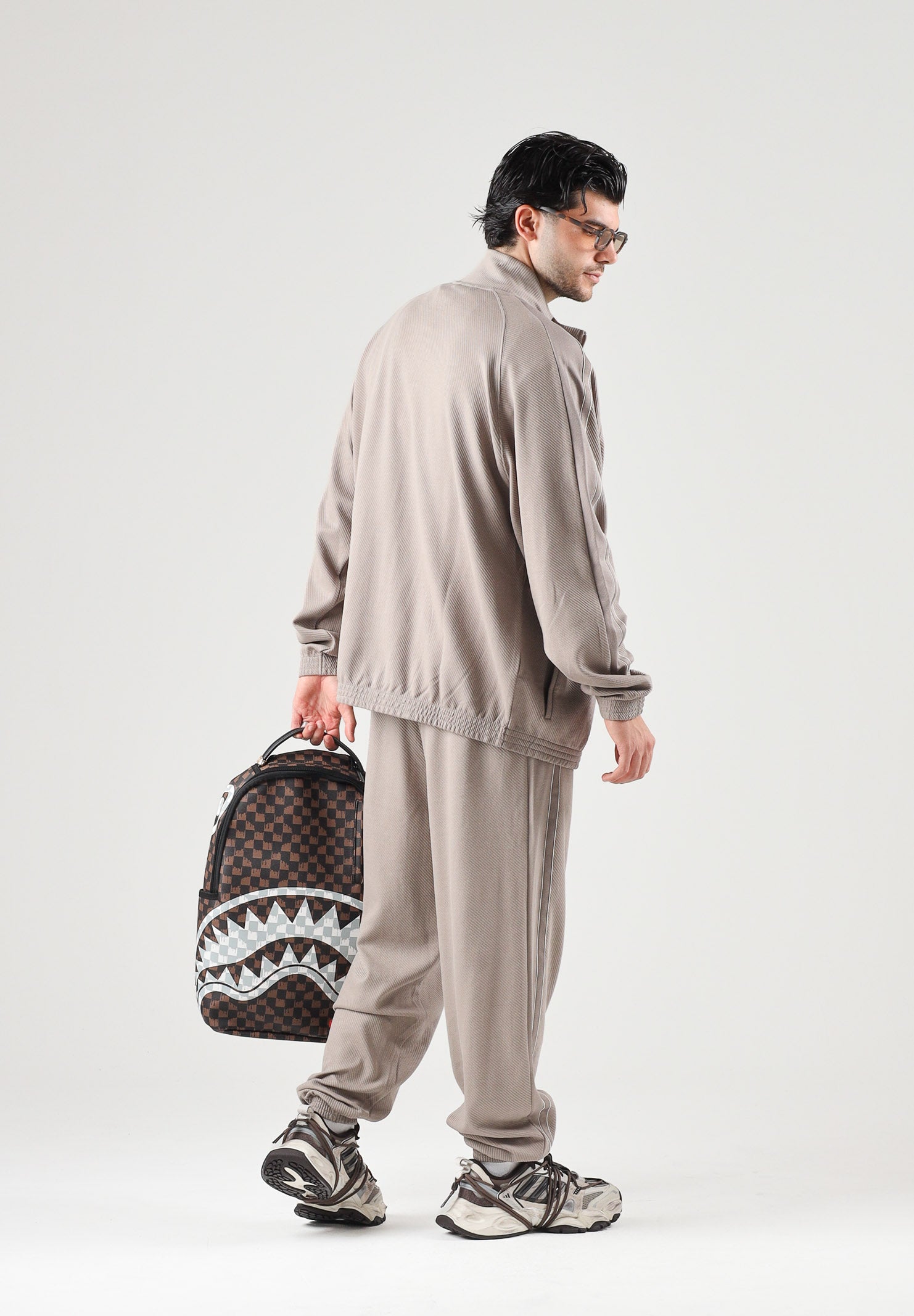 PUMA Pantalone T7 TRACK PANTS beige da uomo con profilo laterale e punto vita con coulisse. 694300 81 PUMA 