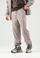 PUMA Pantalone T7 TRACK PANTS beige da uomo con profilo laterale e punto vita con coulisse. 694300 81 PUMA 