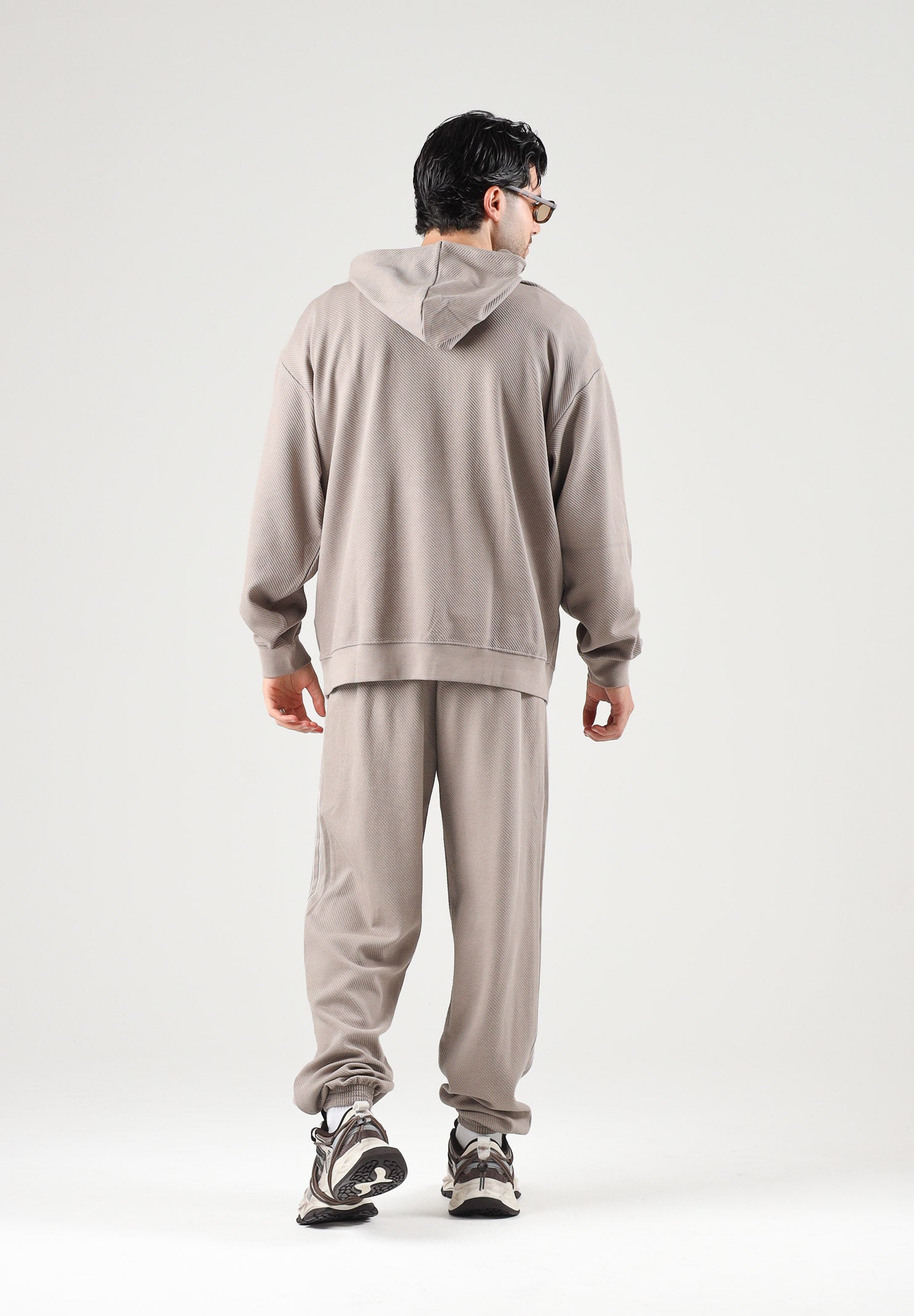 PUMA Felpa con cappuccio CLASSICS HOODIE beige da uomo con cappuccio integrato e tasca a marsupio. 694309 81 PUMA 