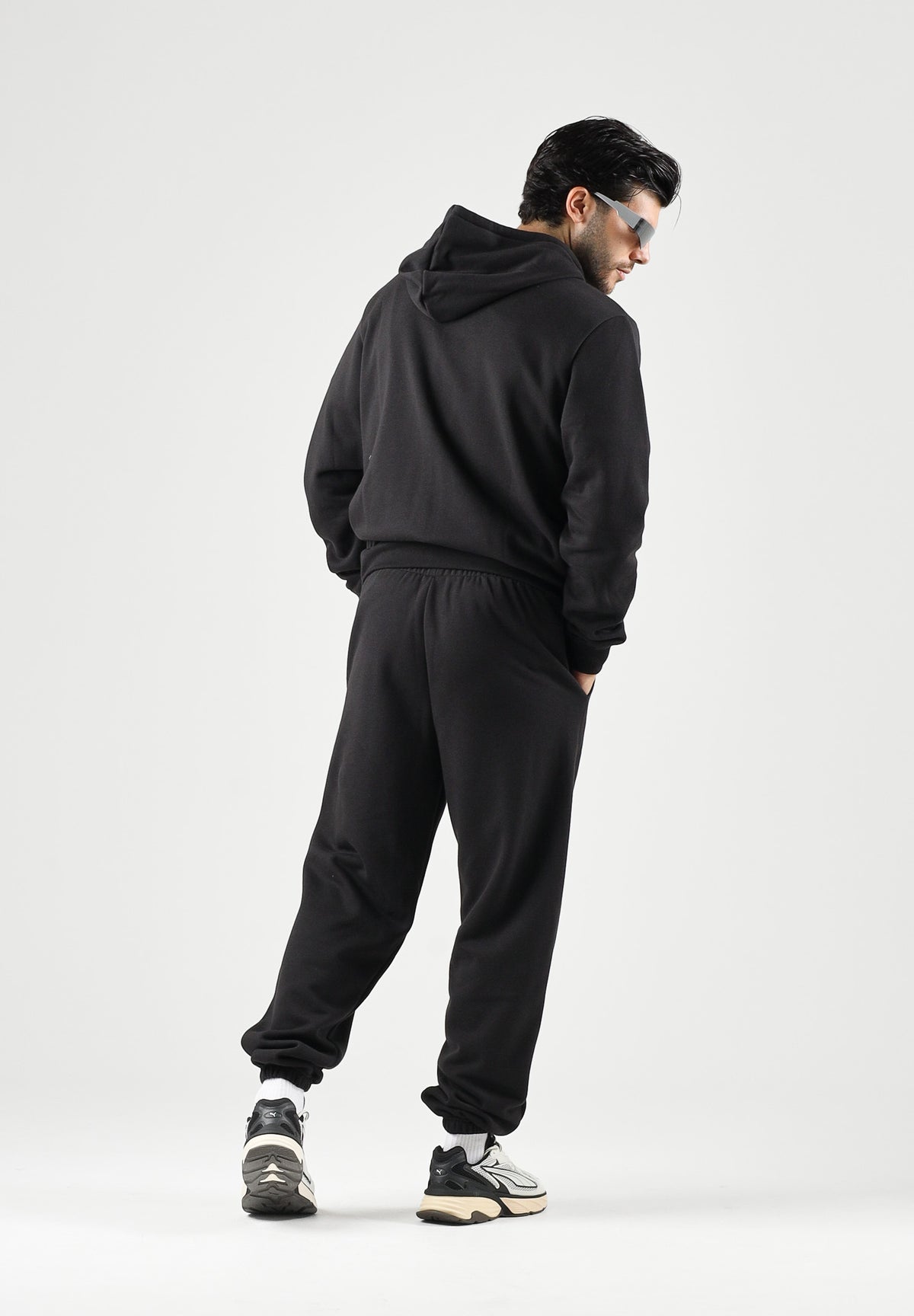 PUMA Tuta sportiva ESS HOODED SUIT nero da uomo con felpa zippata, cappuccio e pantaloni coordinati. 696906 01 PUMA 
